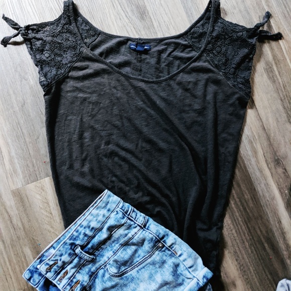 American Eagle Outfitters Tops - American Eagle cold shoulder tee